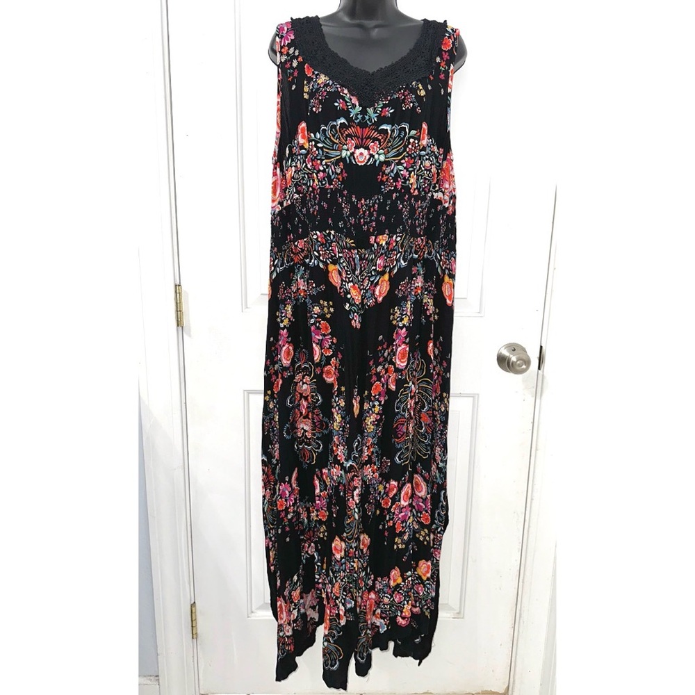 Bila black and floral sleeveless maxi Dress w/ paisley print & Hanker-chief hem